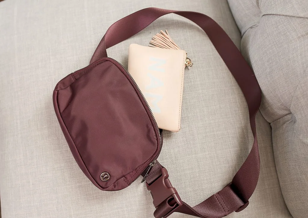 Lululemon Belt Bag Review - It Starts With Coffee - Blog by Neely Moldovan Lifestyle, Beauty, Motherhood, Wellness, Travel Lululemon Belt Bag Review - It Starts With Coffee - Blog by Neely Moldovan Lifestyle, Beauty, Motherhood, Wellness, Travel
